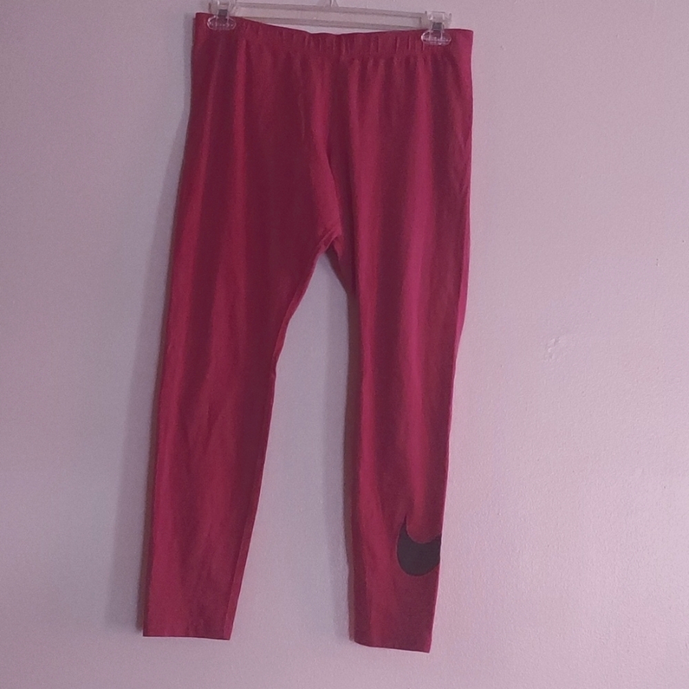 NIKE Pink Athletic Capri Leggings